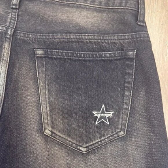 Supreme Dark Wash Relaxed Men's Jeans - Picture 5 of 6